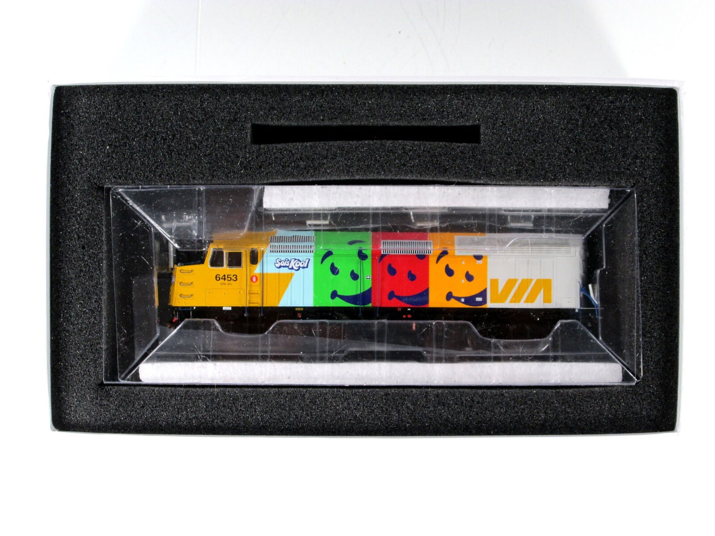 HO Scale ***VIA RAIL KOOL-AID*** F40PH-2D #6453 - Rapido Trains 80057 ***DCC Rdy