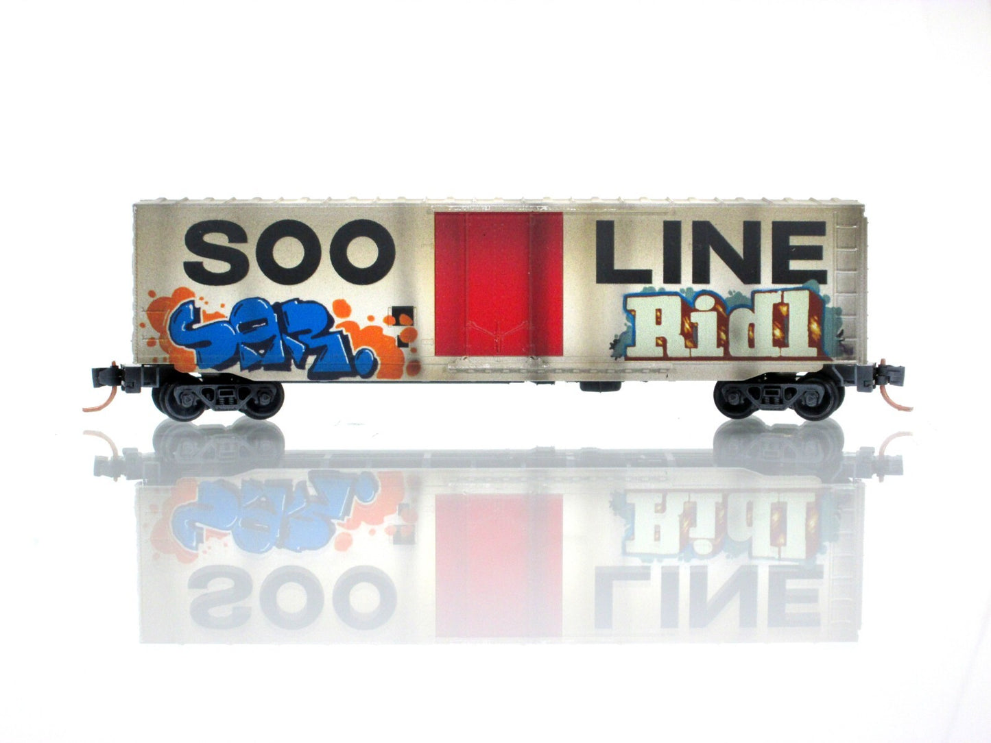 N Scale **SOO LINE** **CHRISTMAS Graffiti** 50' Box Car - Micro Trains 03844440