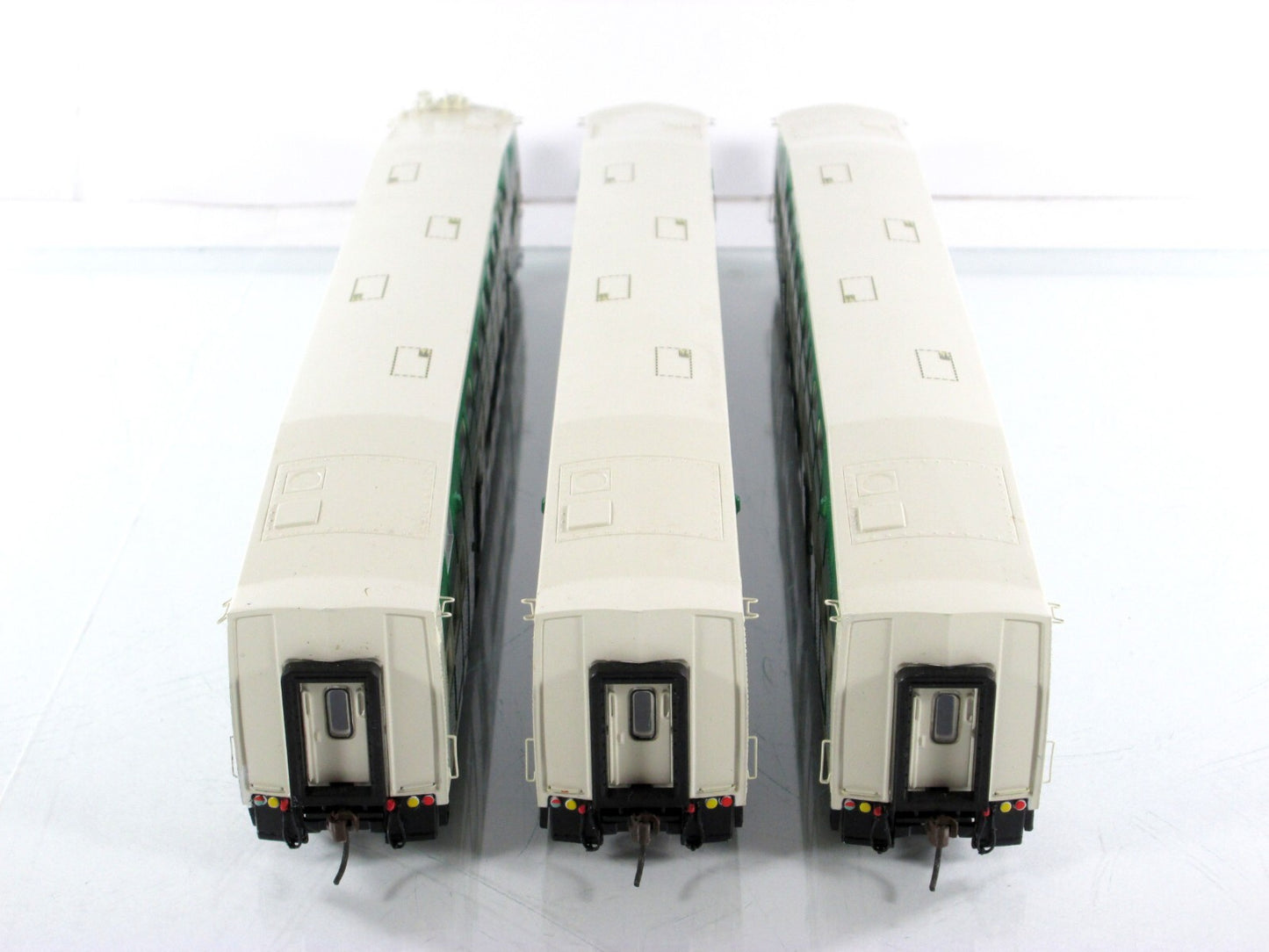 HO Scale ***GO TRANSIT** Bombardier Passenger Set #218,2022,2037 - Athearn 25911