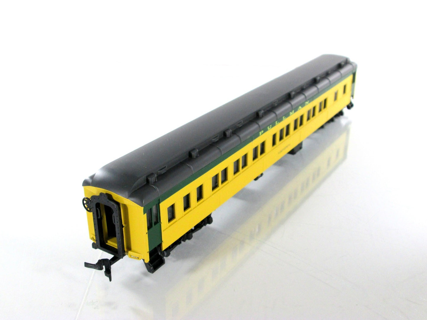 HO Scale ***CHICAGO NORTH WESTERN*** Heavyweight Passenger 8-Car Set - IHC 49218