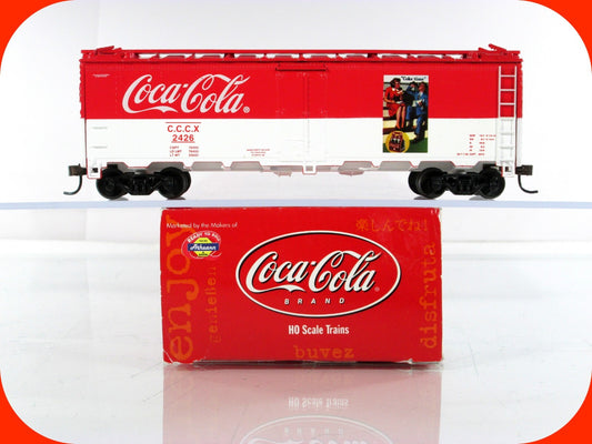 HO Scale ***COCA-COLA*** Bottling 40' Steel Reefer Car, CCCX 2426 - Athearn 8325