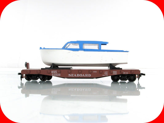 HO Scale ***SEABOARD*** 40' Flat Car w/ Boat Load, SBD 42806 ----------- Athearn