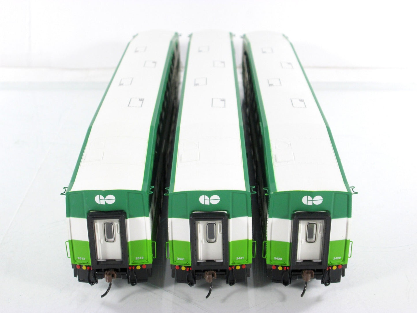 HO Scale **GO TRANSIT** Bombardier Coaches #2013,2420,2441 - Athearn 25960 *RARE