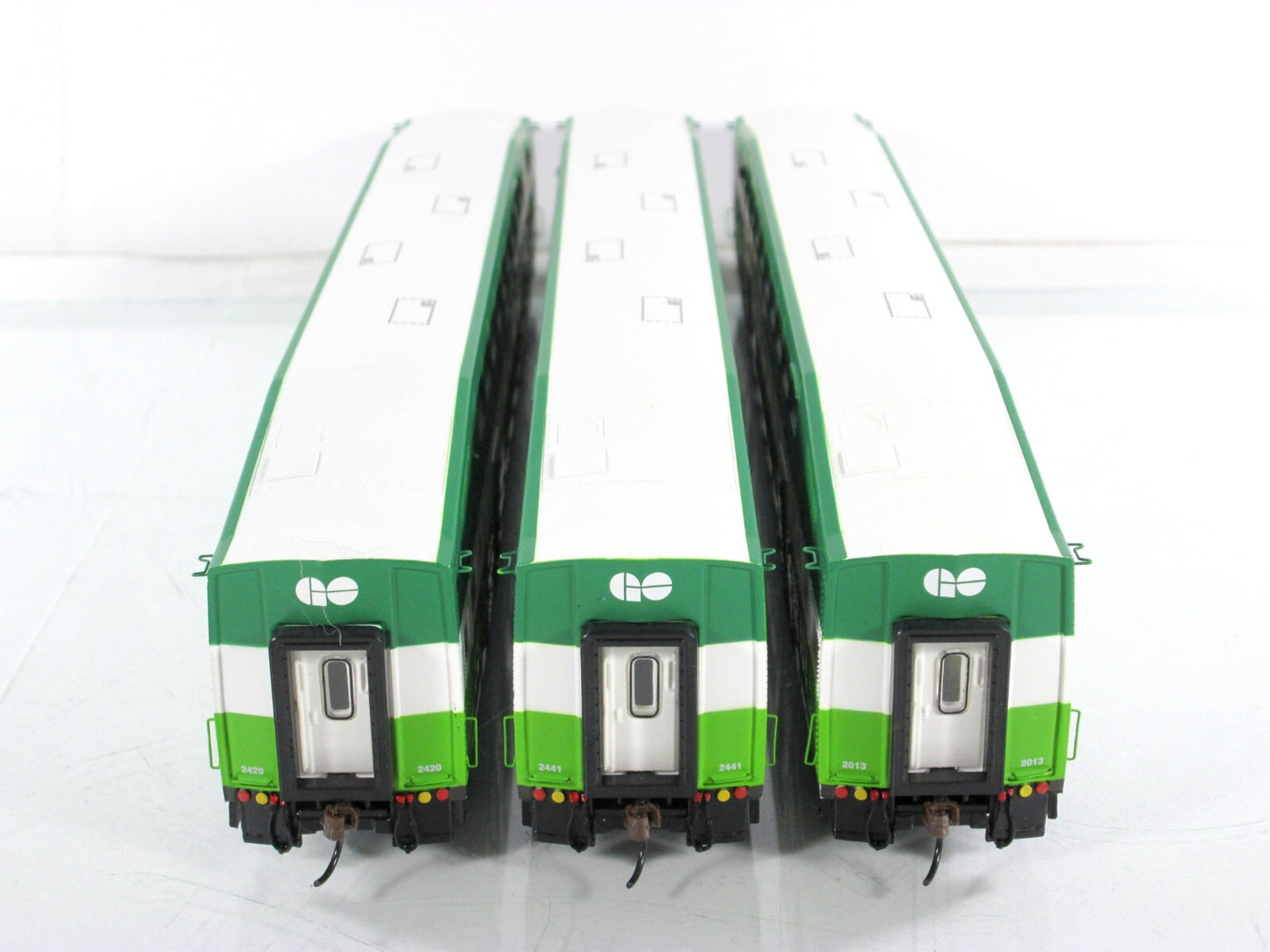 HO Scale **GO TRANSIT** Bombardier Coaches #2013,2420,2441 - Athearn 25960 *RARE