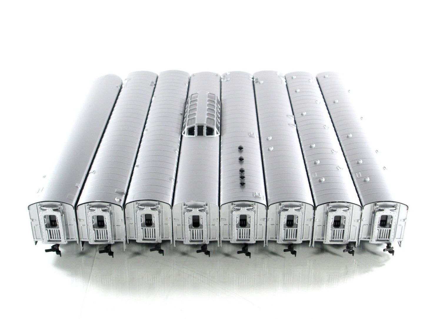 HO Scale ***UNDECORATED*** Lightweight Passenger Car 8-Pack Set ------ IHC 47718