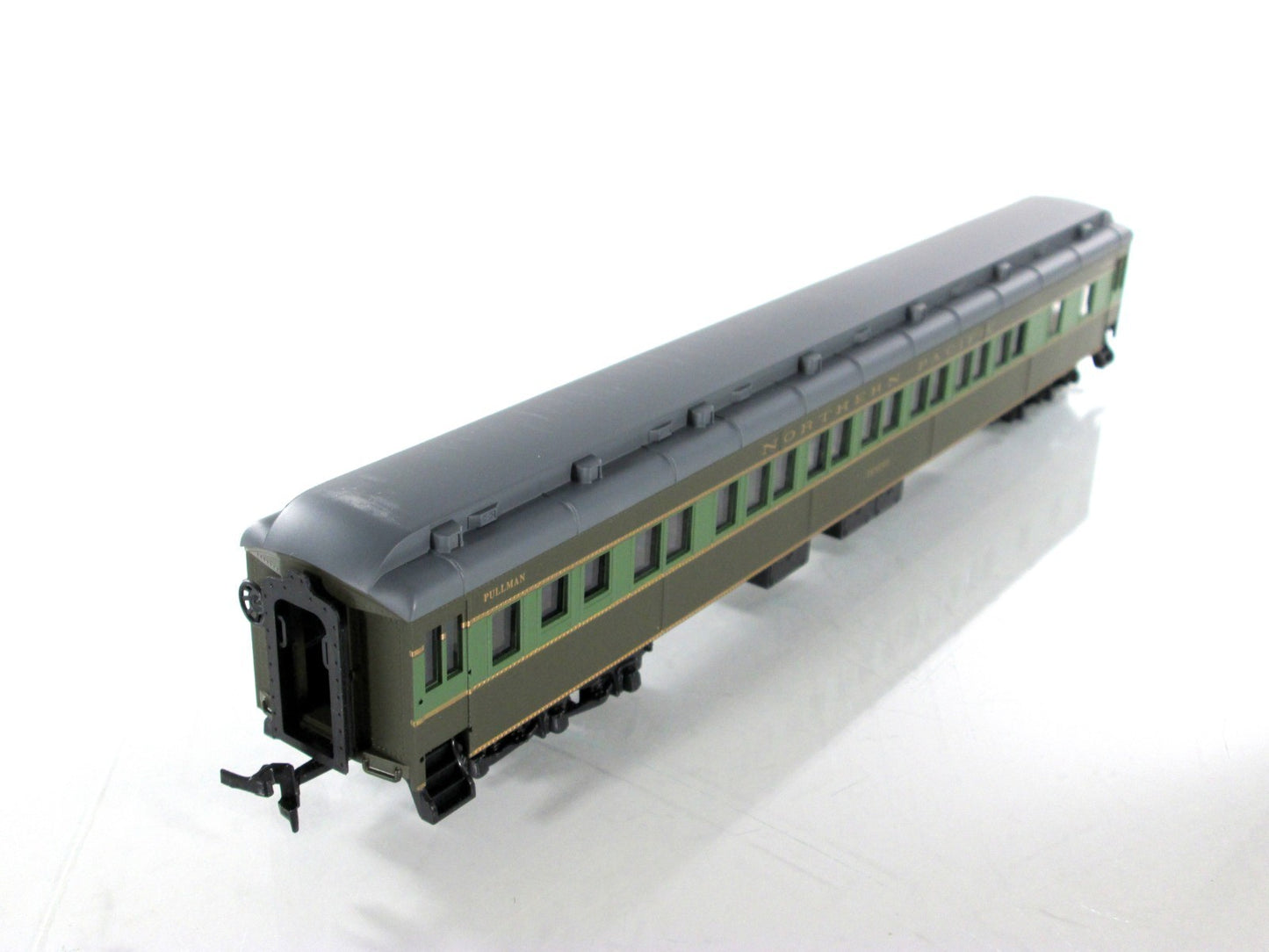 HO Scale ***NORTHERN PACIFIC** Heavyweight 1920s Passenger 8-Car Set - IHC 49528