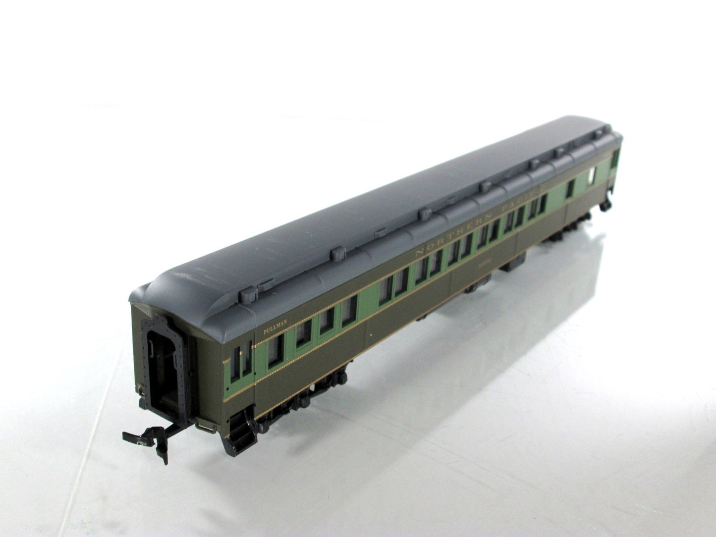 HO Scale ***NORTHERN PACIFIC** Heavyweight 1920s Passenger 8-Car Set - IHC 49528
