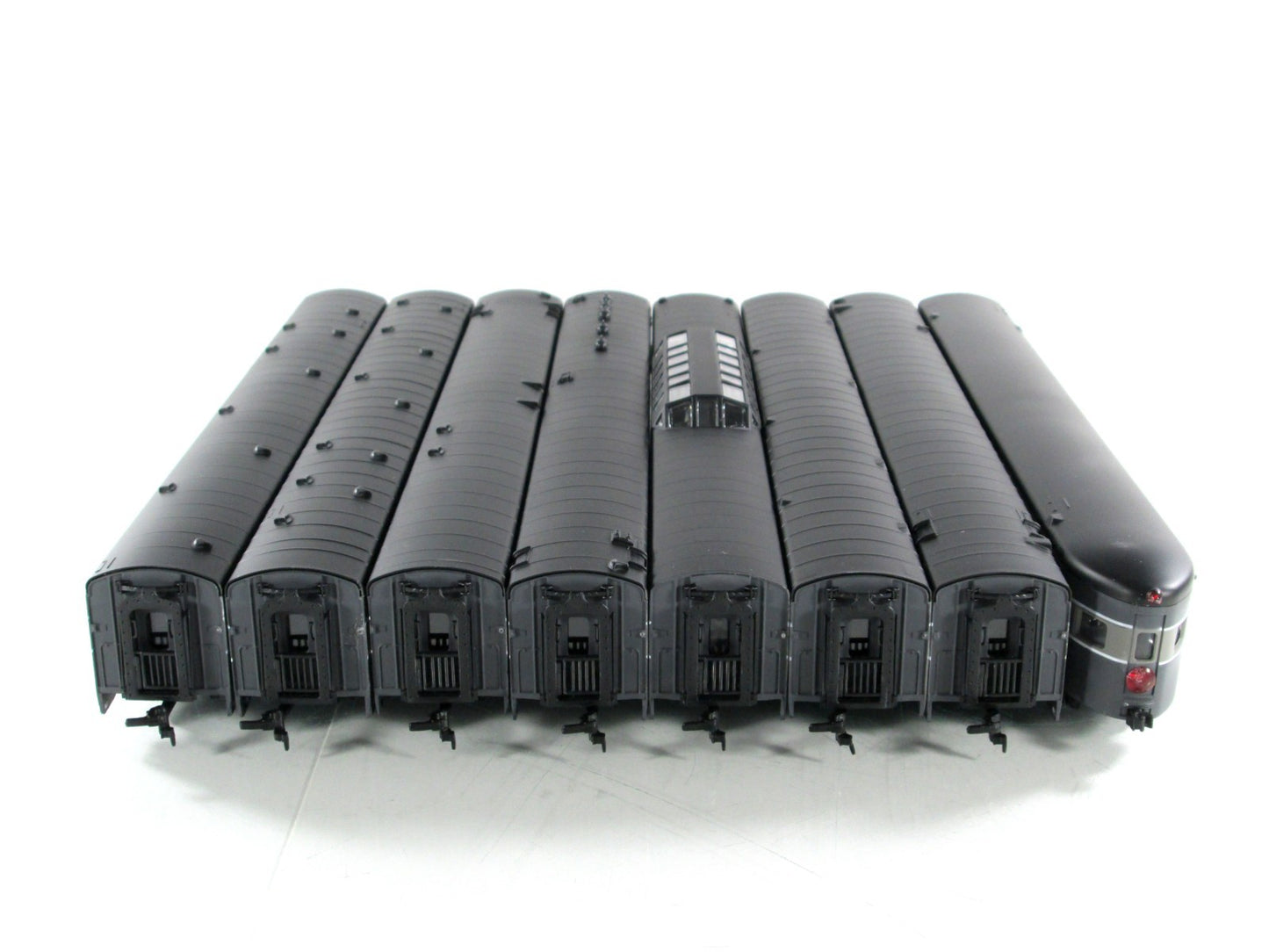 HO Scale **NEW YORK CENTRAL GRAY** Lightweight Passenger 8-Car Set --- IHC 48208