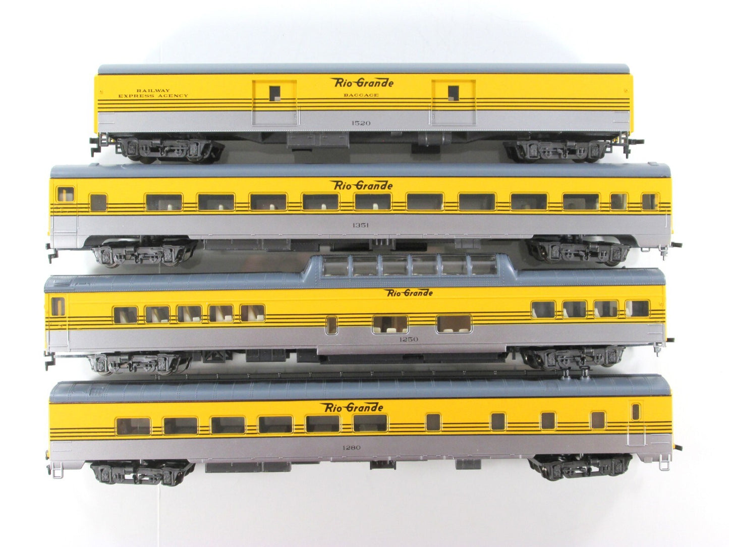 HO Scale ***DENVER & RIO GRANDE WESTERN*** 1930s Passenger Set A -Rivarossi 6936