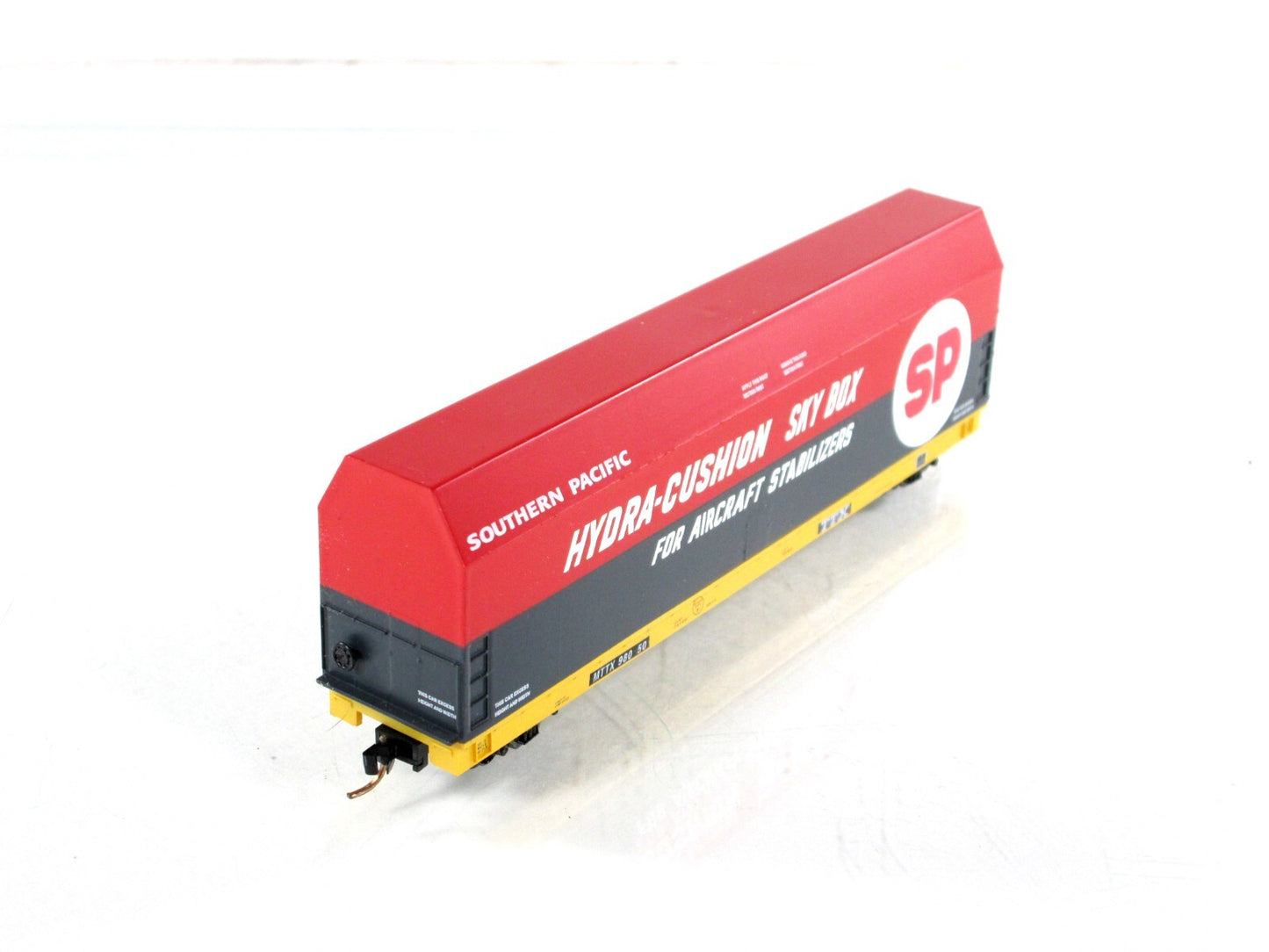 N Scale ***HYDRA-CUSHION SKYBOX*** on Flat Car, SP--TTX  98050 - LBF,  MTL Cplrs