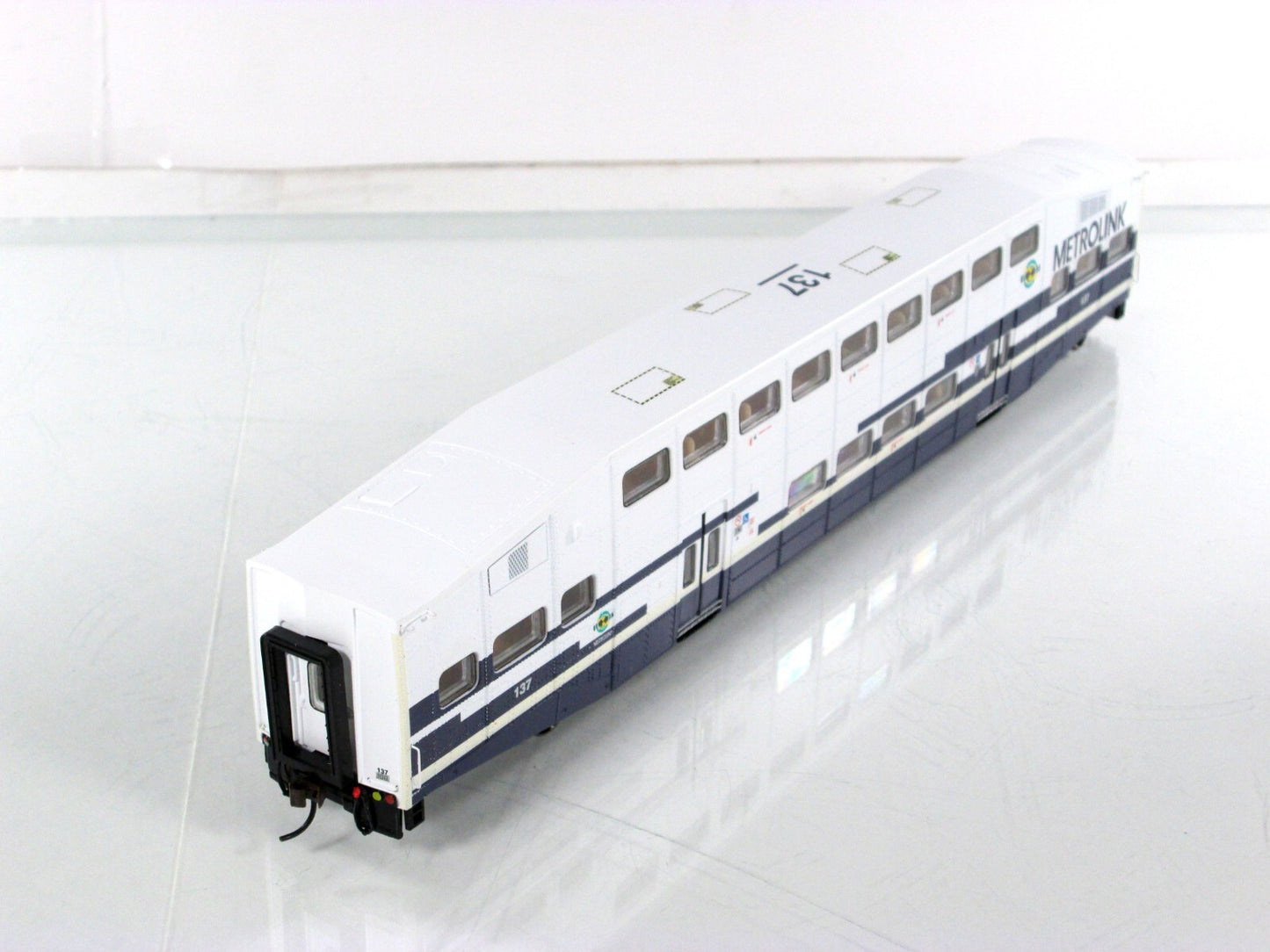 HO Scale ***METROLINK*** Bombardier Commuter Coach #137 --- Athearn 25707 **RARE