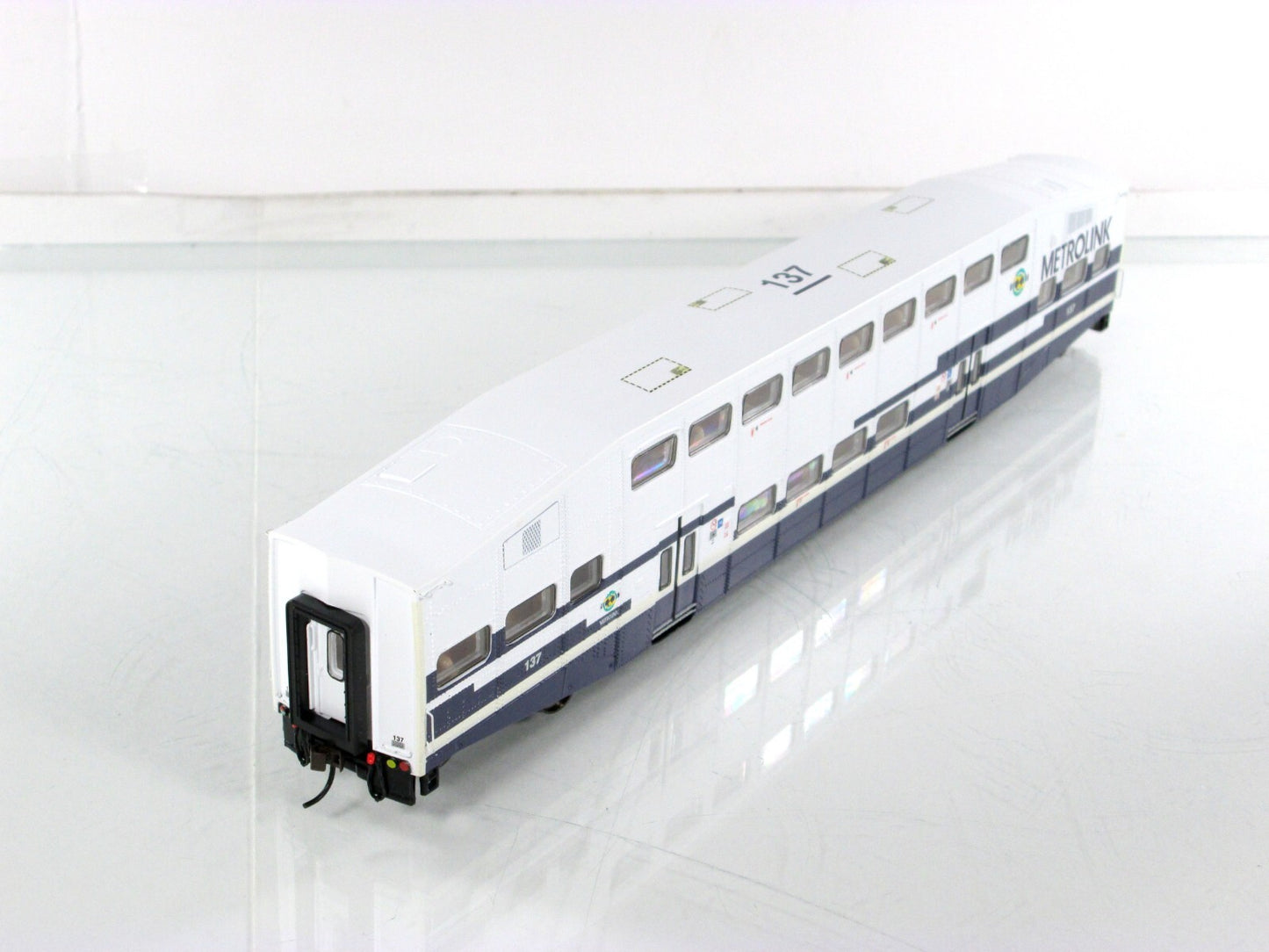 HO Scale ***METROLINK*** Bombardier Commuter Coach #137 --- Athearn 25707 **RARE
