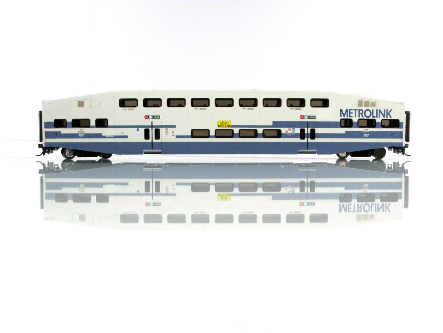 HO Scale ***METROLINK*** Bombardier Coach Car #157 ----- Athearn ATH25963 **RARE