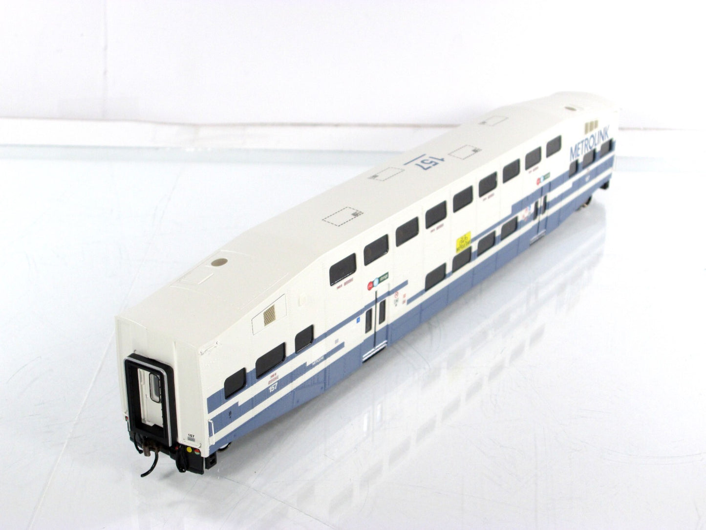 HO Scale ***METROLINK*** Bombardier Coach Car #157 ----- Athearn ATH25963 **RARE