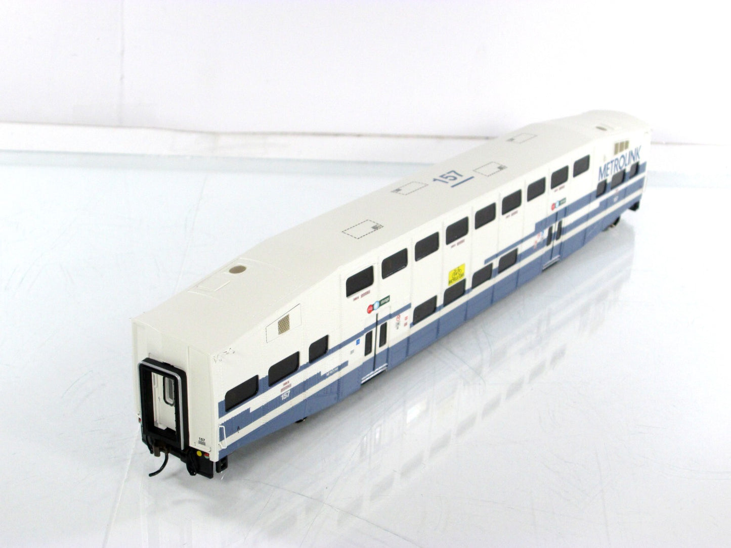 HO Scale ***METROLINK*** Bombardier Coach Car #157 ----- Athearn ATH25963 **RARE