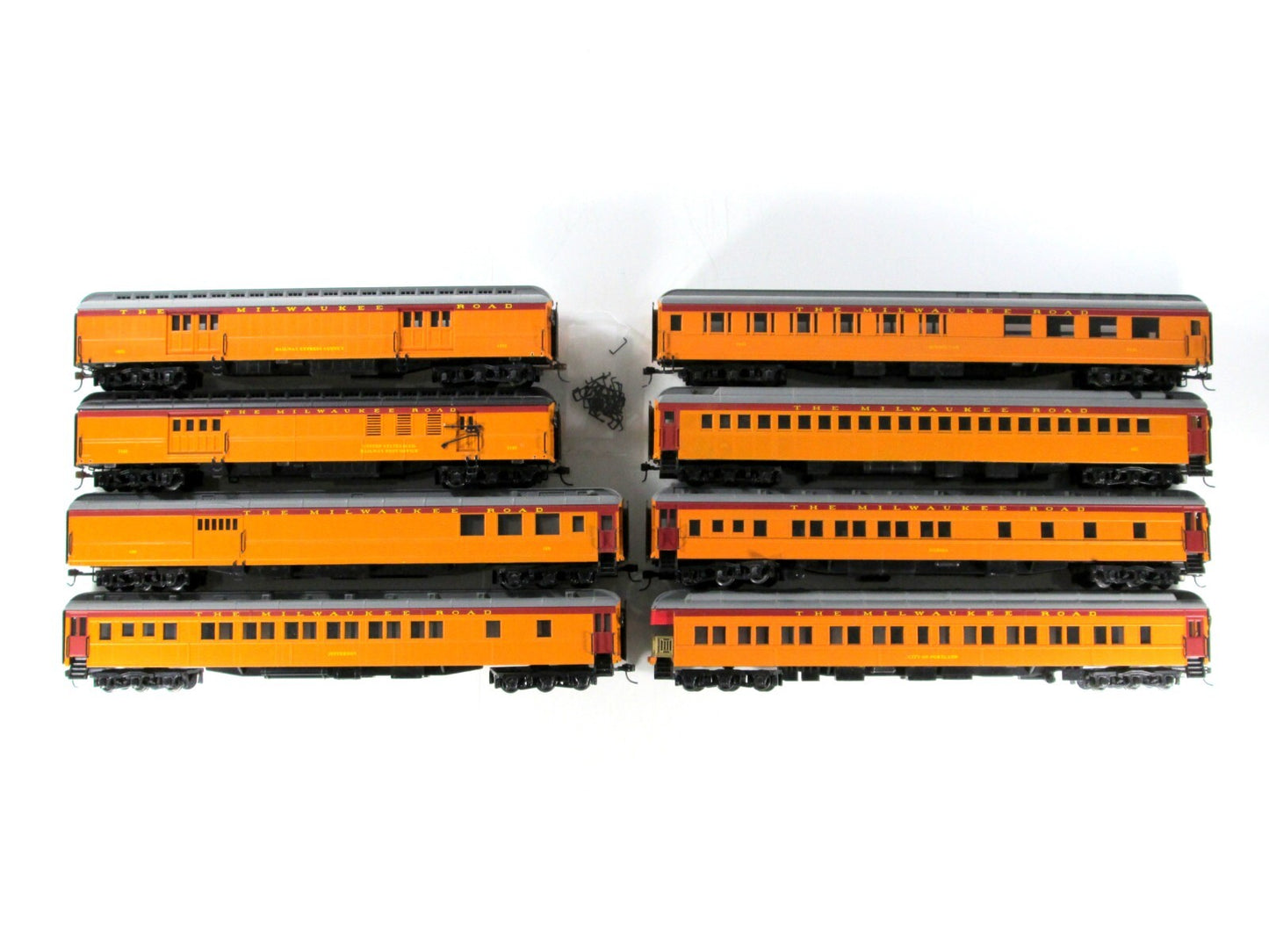 HO Scale ***MILWAUKEE ROAD*** Heavyweight Passenger Car 8-Pack Set --- IHC 49408