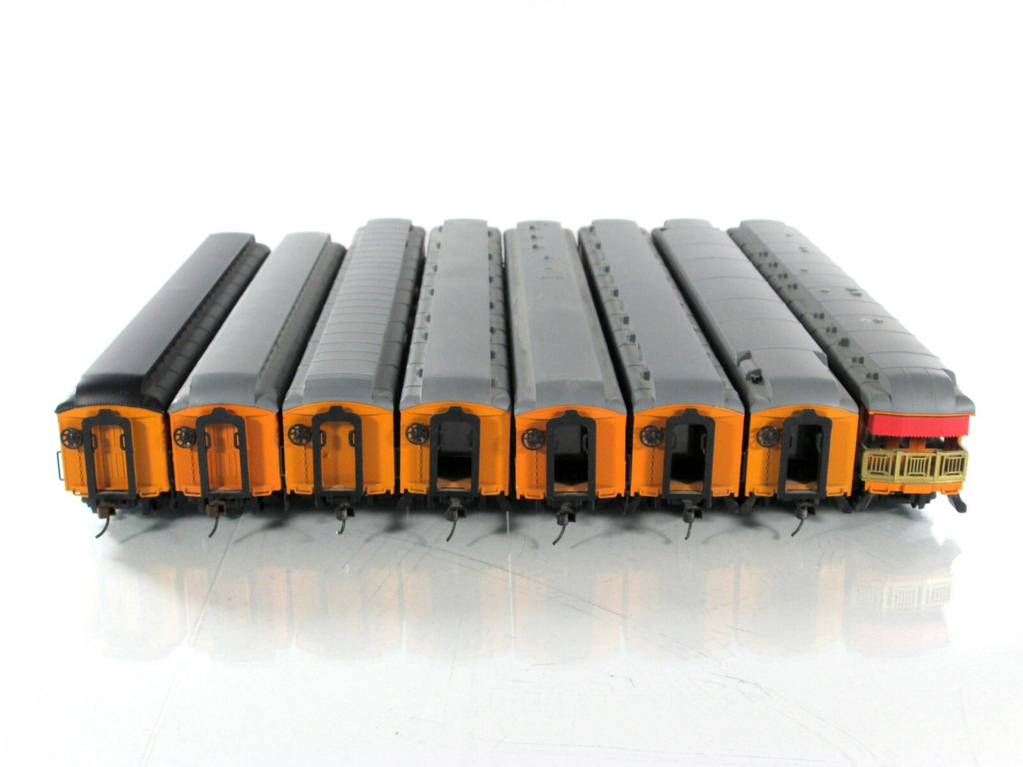HO Scale ***MILWAUKEE ROAD*** Heavyweight Passenger Car 8-Pack Set --- IHC 49408