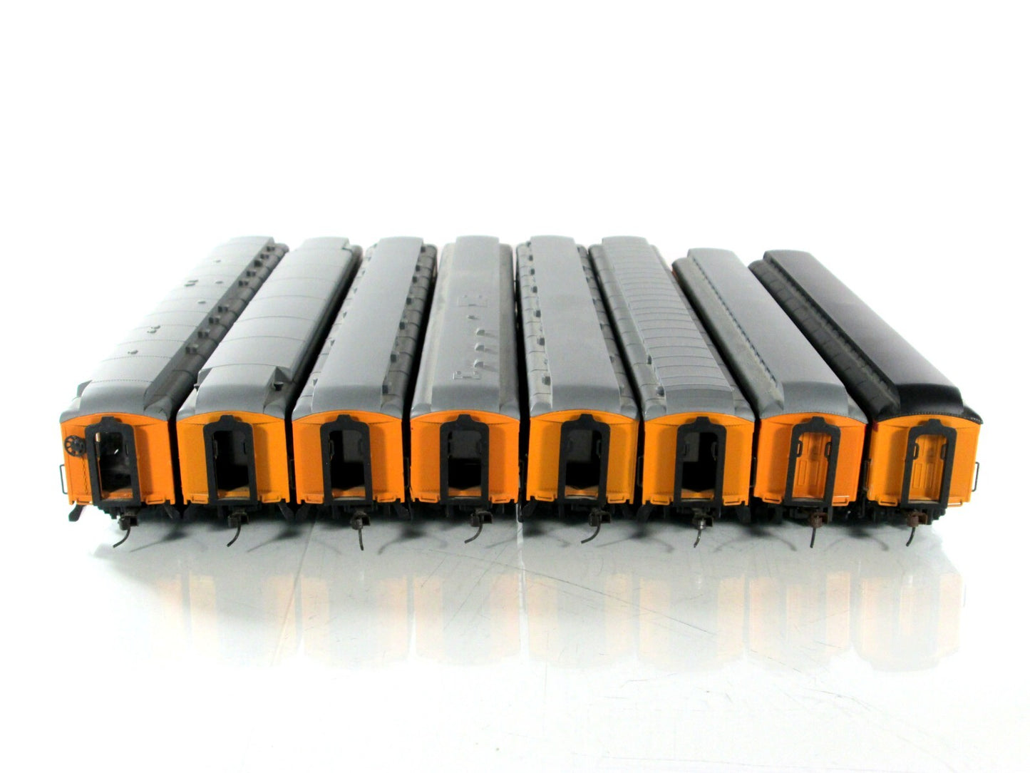 HO Scale ***MILWAUKEE ROAD*** Heavyweight Passenger Car 8-Pack Set --- IHC 49408