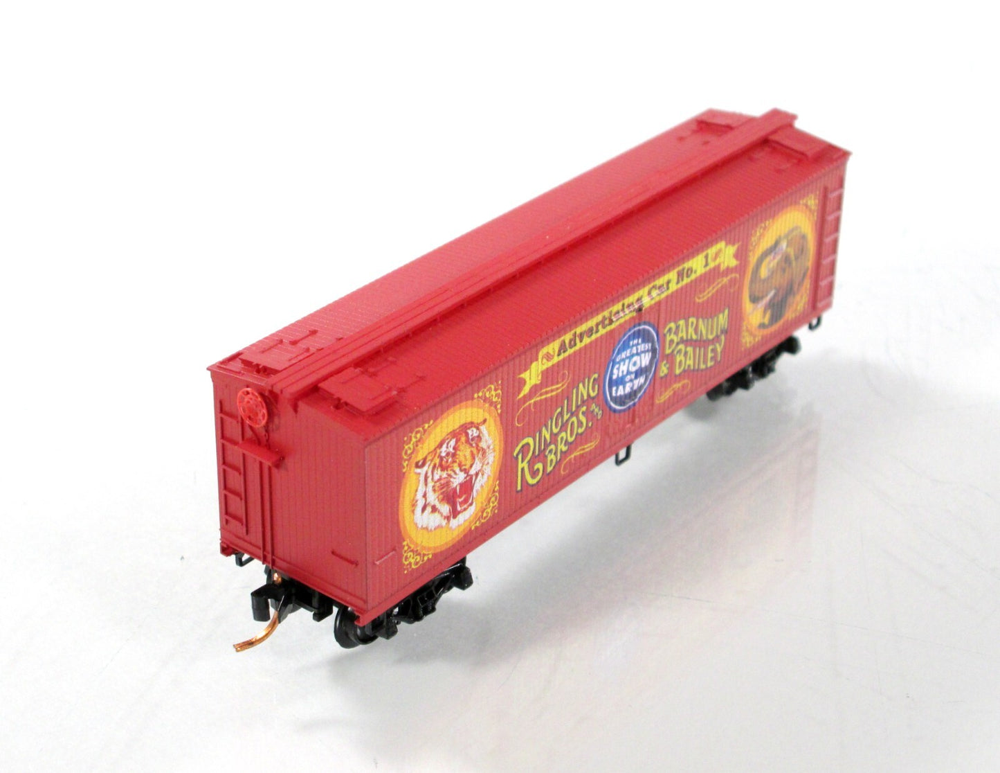 N Scale ***RINGLING CIRCUS*** Advertising Box Car #1 ----  Micro Trains 04700400