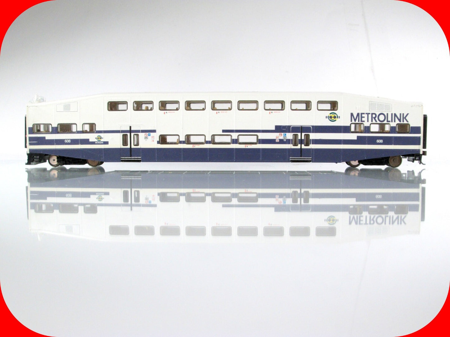 HO Scale ***METROLINK*** Bombardier 10th Anniv. Control Car #615 -- Athearn 2547
