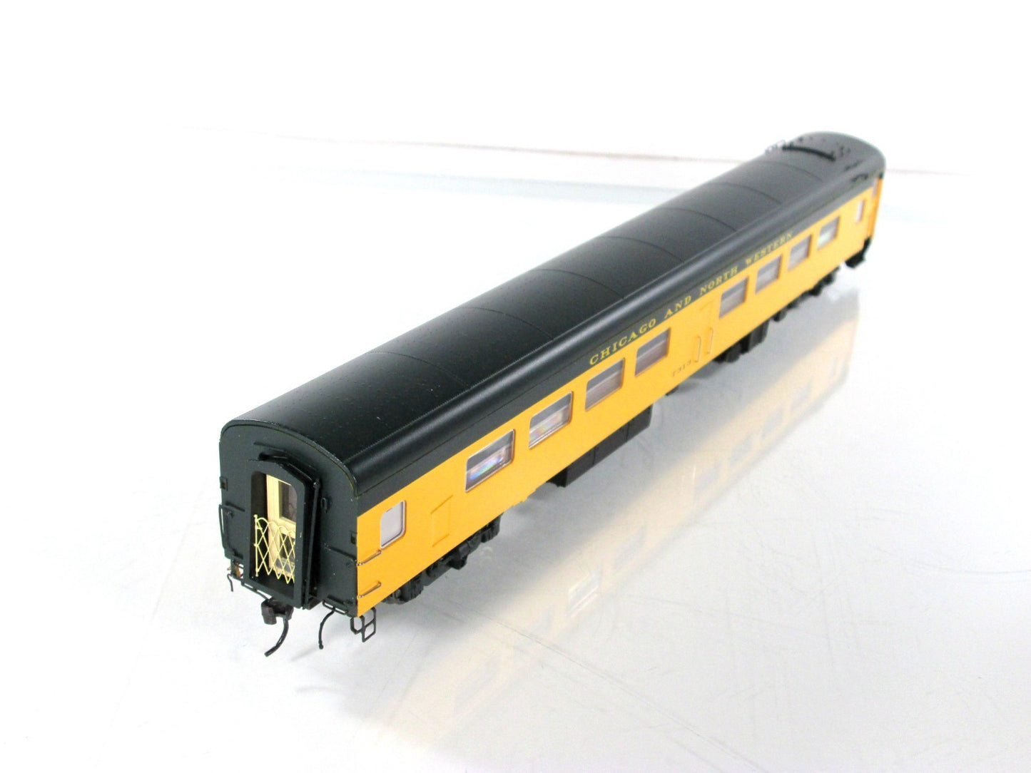 HO Scale ***CNW***  Cafe-Bar-Lounge #7313 ------ Rapido 103074 w/ Lighting *RARE