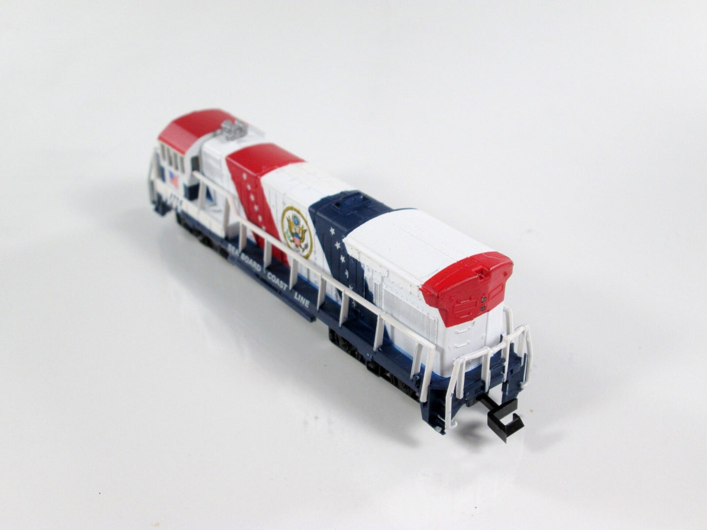 N Scale ***AMERICAN BICENTENNIAL*** U36B Locomotive, SCL 1776 -- Bachmann 4670