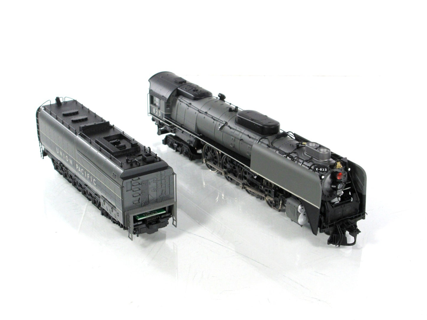 HO Scale **UNION PACIFIC** FEF-2 Northern 4-8-4, UP 823 - Athearn G9237, DCC Rdy