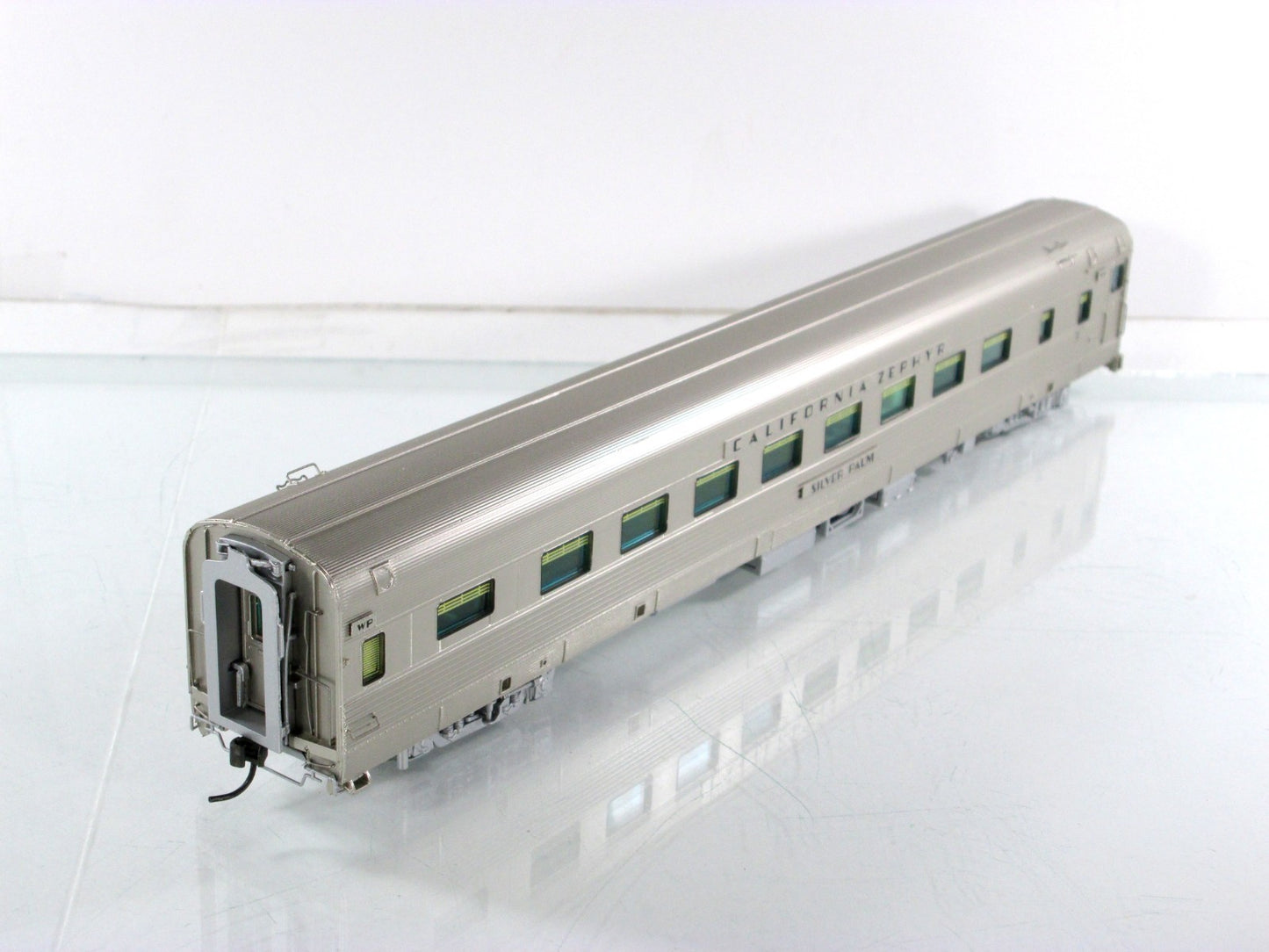 HO Scale ***WP CA ZEPHYR*** SILVER PALM Sleeper 871 ------ Broadway 532, Lighted