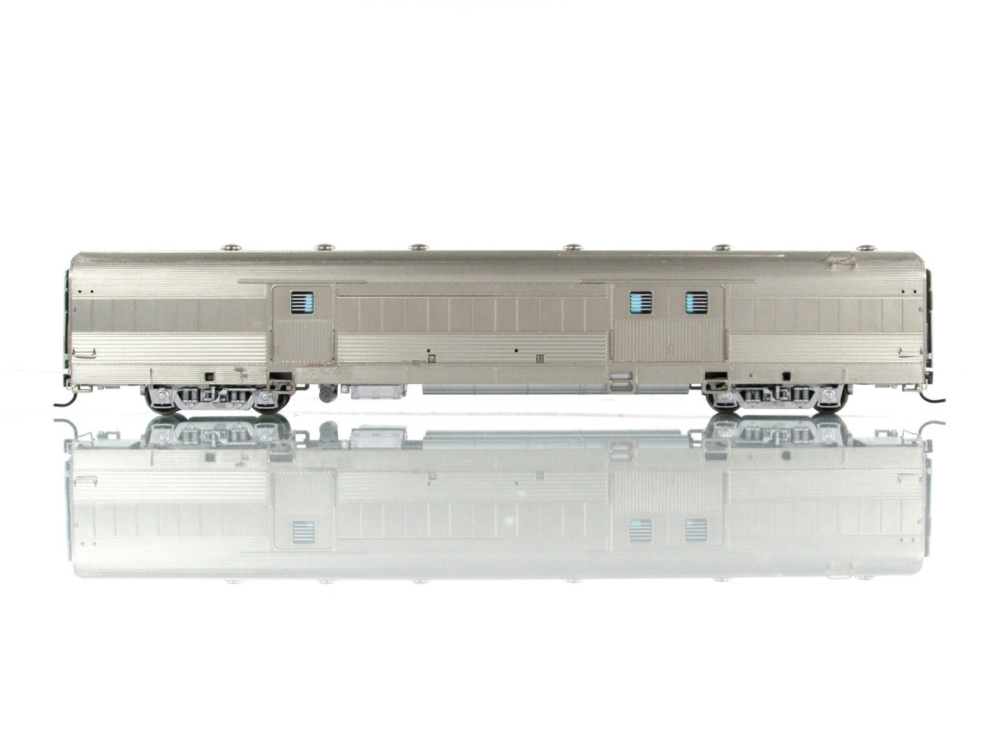HO Scale ***UNDECORATED / UNLETTERED*** Baggage Passenger Car ---- Broadway 1021