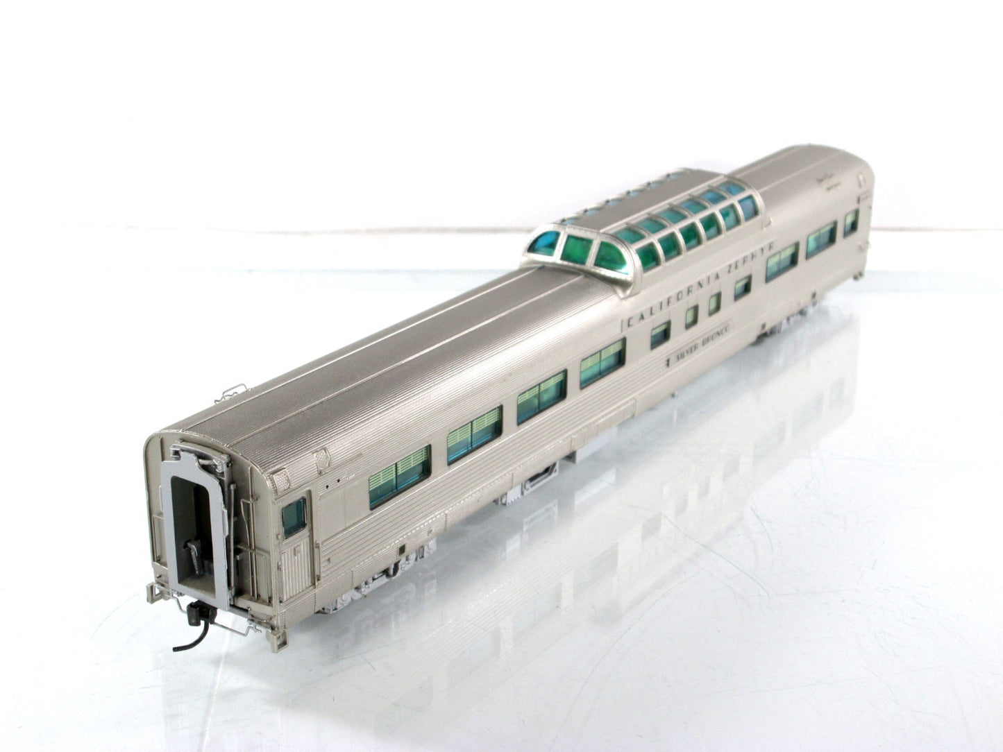 HO Scale **DRGW CA ZEPHYR* SILVER BRONCO Vista Dome 1105 - Broadway 514, Lighted