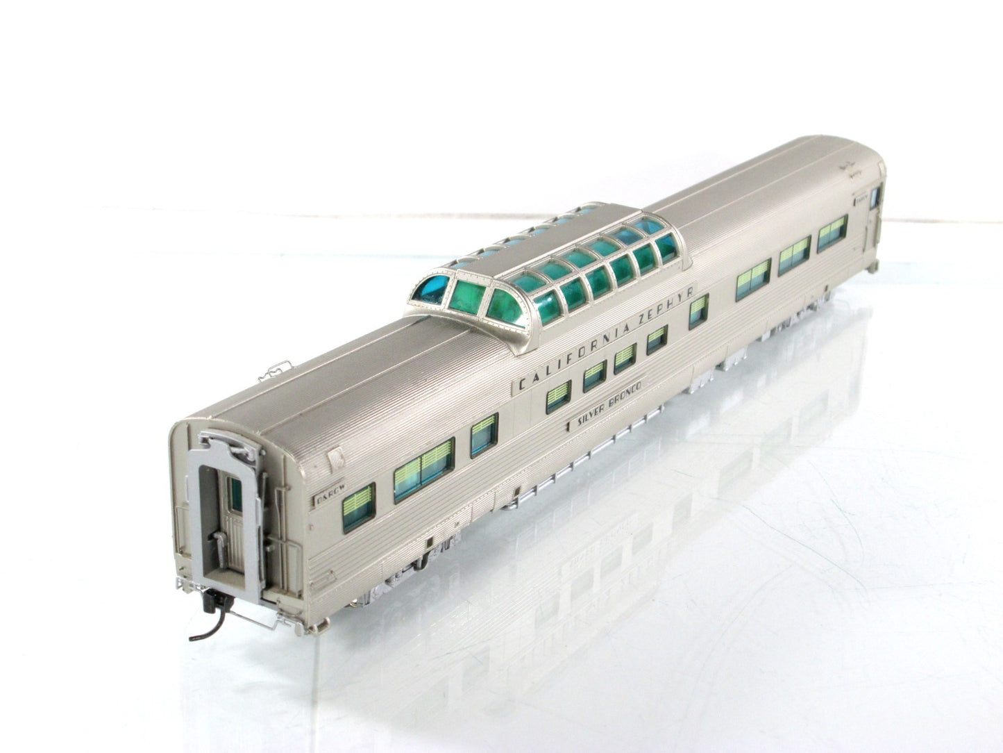 HO Scale **DRGW CA ZEPHYR* SILVER BRONCO Vista Dome 1105 - Broadway 514, Lighted