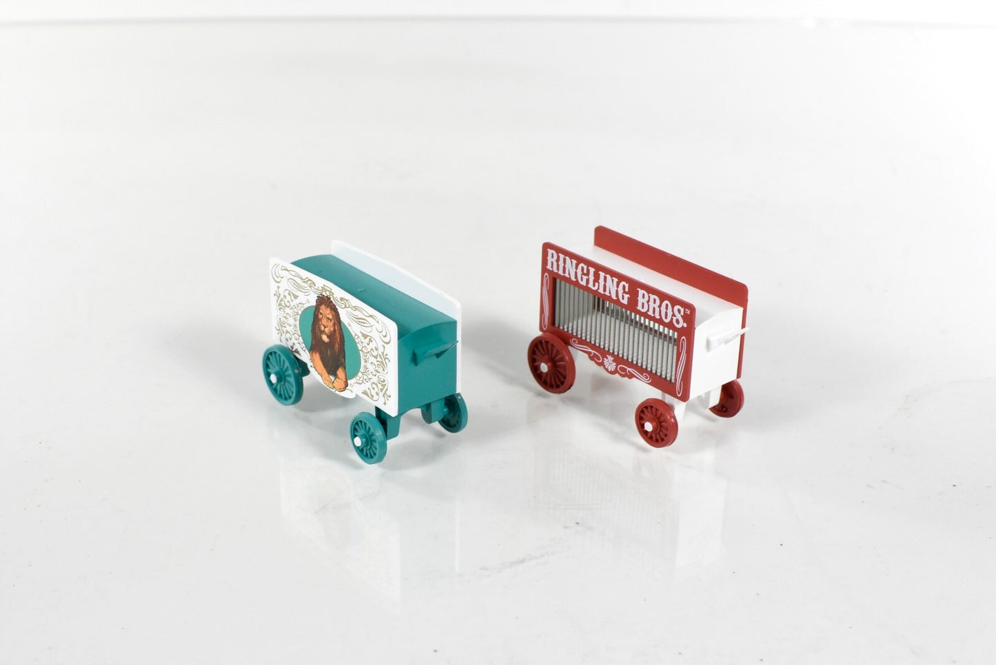 N Scale **RINGLING, BARNUM & BAILEY** Circus 2 Wagon Set - Micro Trains 47000049