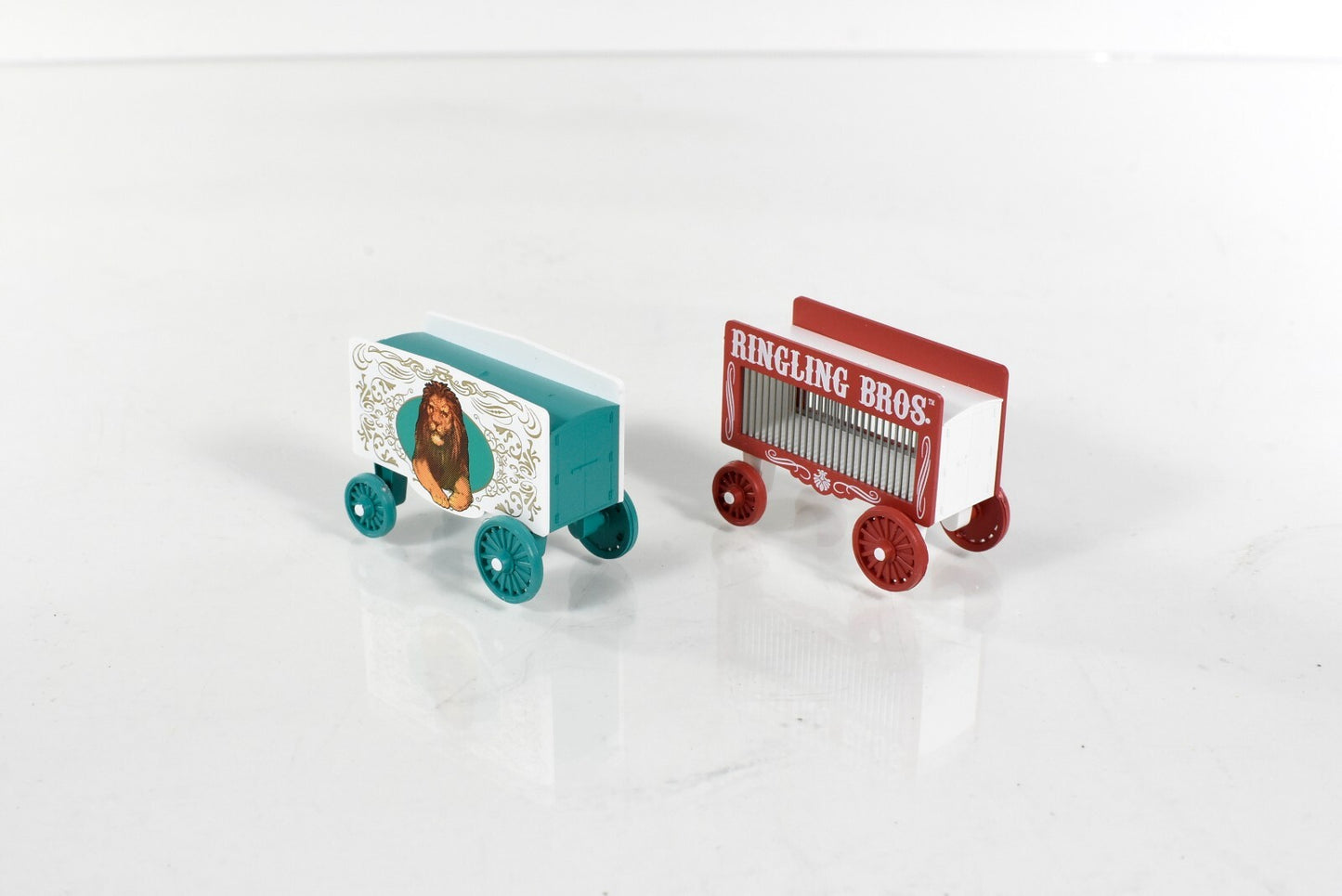 N Scale **RINGLING, BARNUM & BAILEY** Circus 2 Wagon Set - Micro Trains 47000049