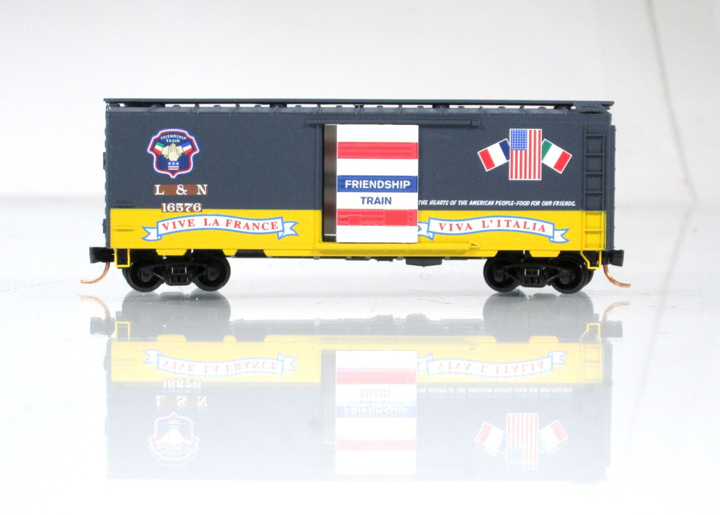 N Scale **LOUSIVILLE NASHVILLE** Friendship Train Box Car -Micro Trains 02000057