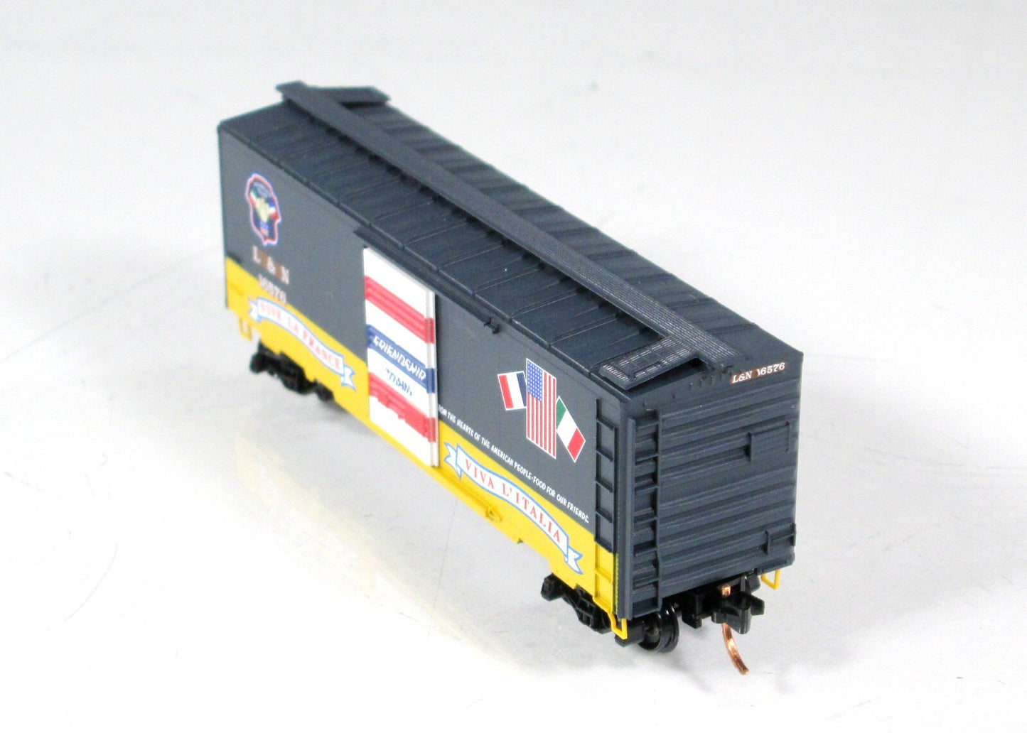 N Scale **LOUSIVILLE NASHVILLE** Friendship Train Box Car -Micro Trains 02000057