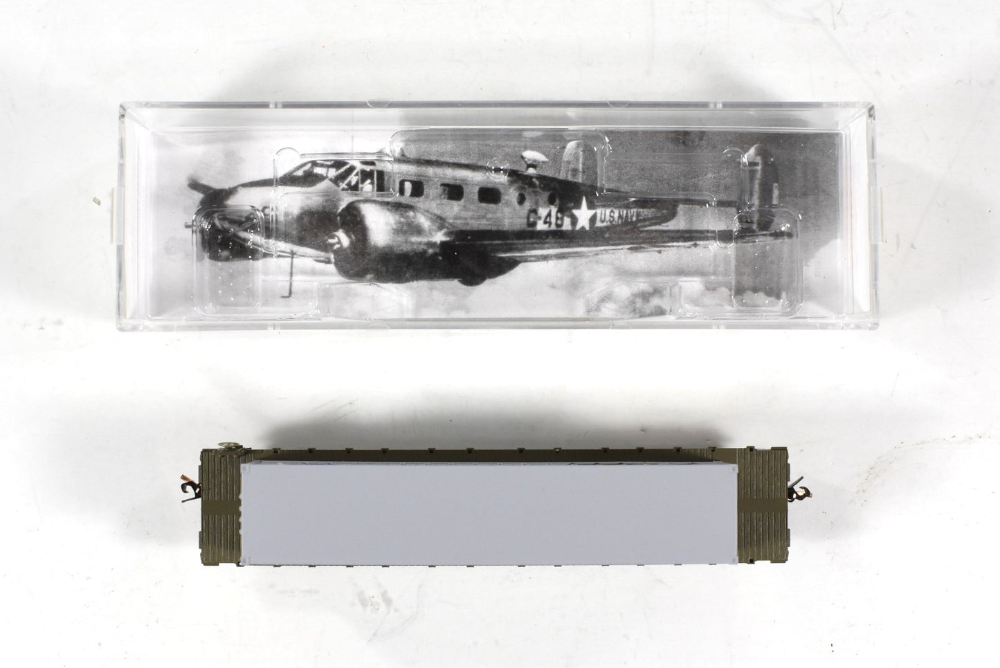 N Scale *WWII USAAC Flat Car, BUNGAY BUCKAROO* Container - Micro-Trains 04500506
