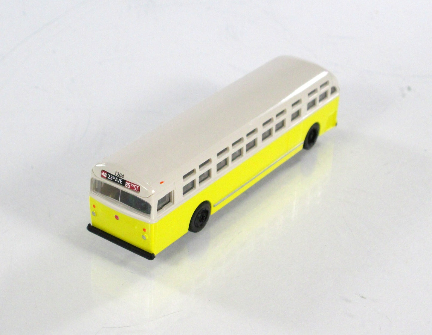 N Scale ***SEATTLE TRANSIT*** Motor Coach, TWA ad, #1204 - WHEELS of TIME 90211