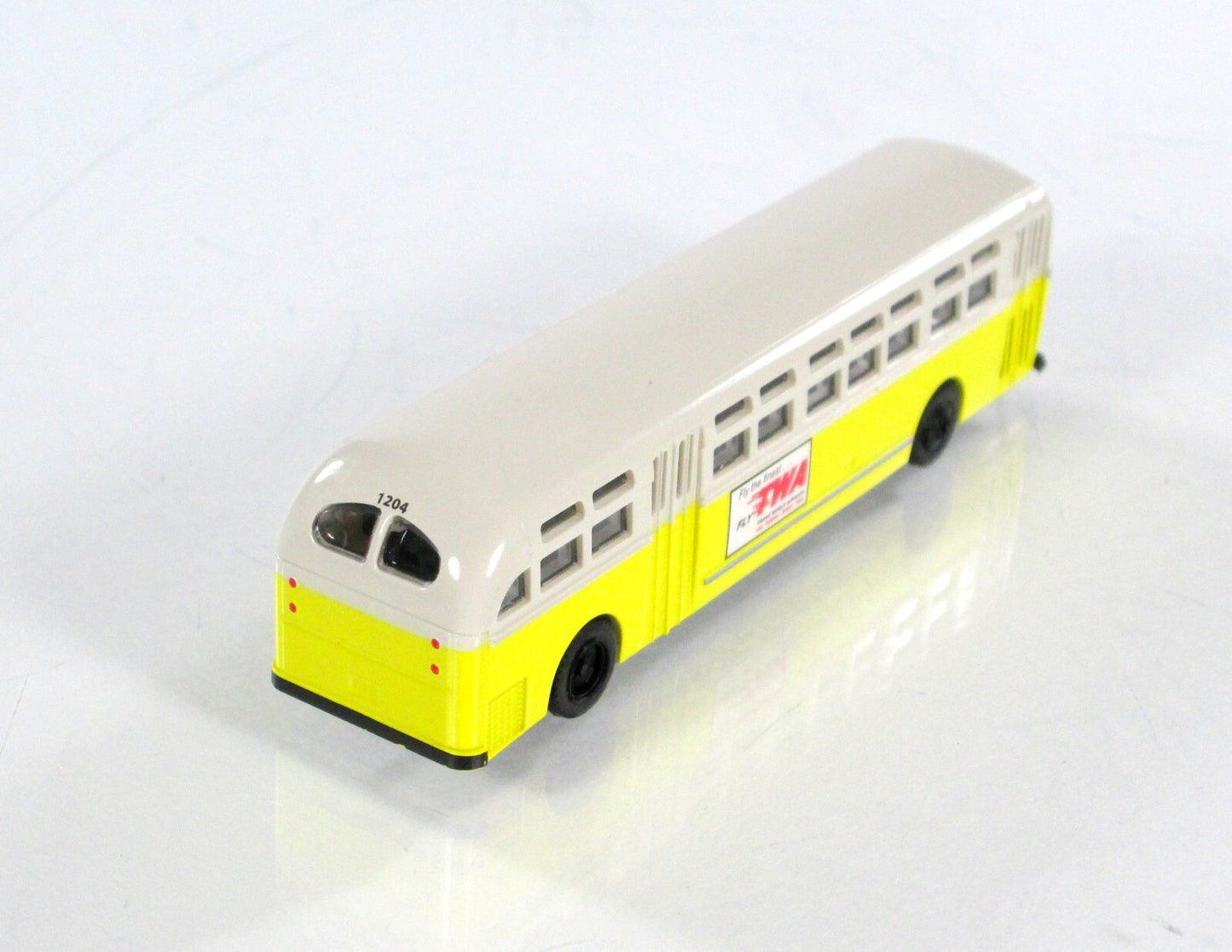 N Scale ***SEATTLE TRANSIT*** Motor Coach, TWA ad, #1204 - WHEELS of TIME 90211