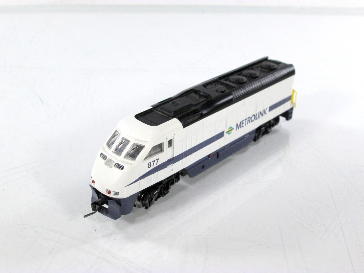 N Scale ***METROLINK*** Bombardier F59PHI Diesel Locomotive #877 --- Athearn 2