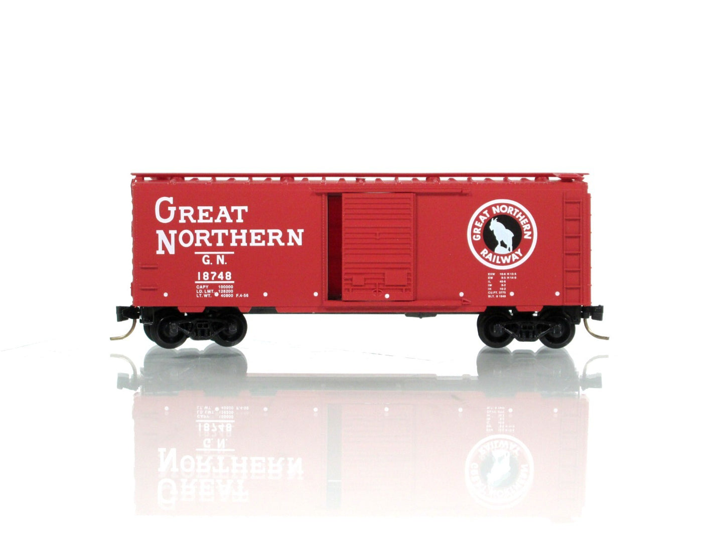 N Scale ***GREAT NORTHERN*** CIRCUS 40' Box Car, GN 18748 --- Micro Trains 20156