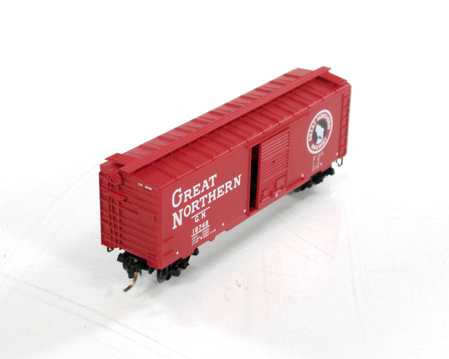 N Scale ***GREAT NORTHERN*** CIRCUS 40' Box Car, GN 18748 --- Micro Trains 20156