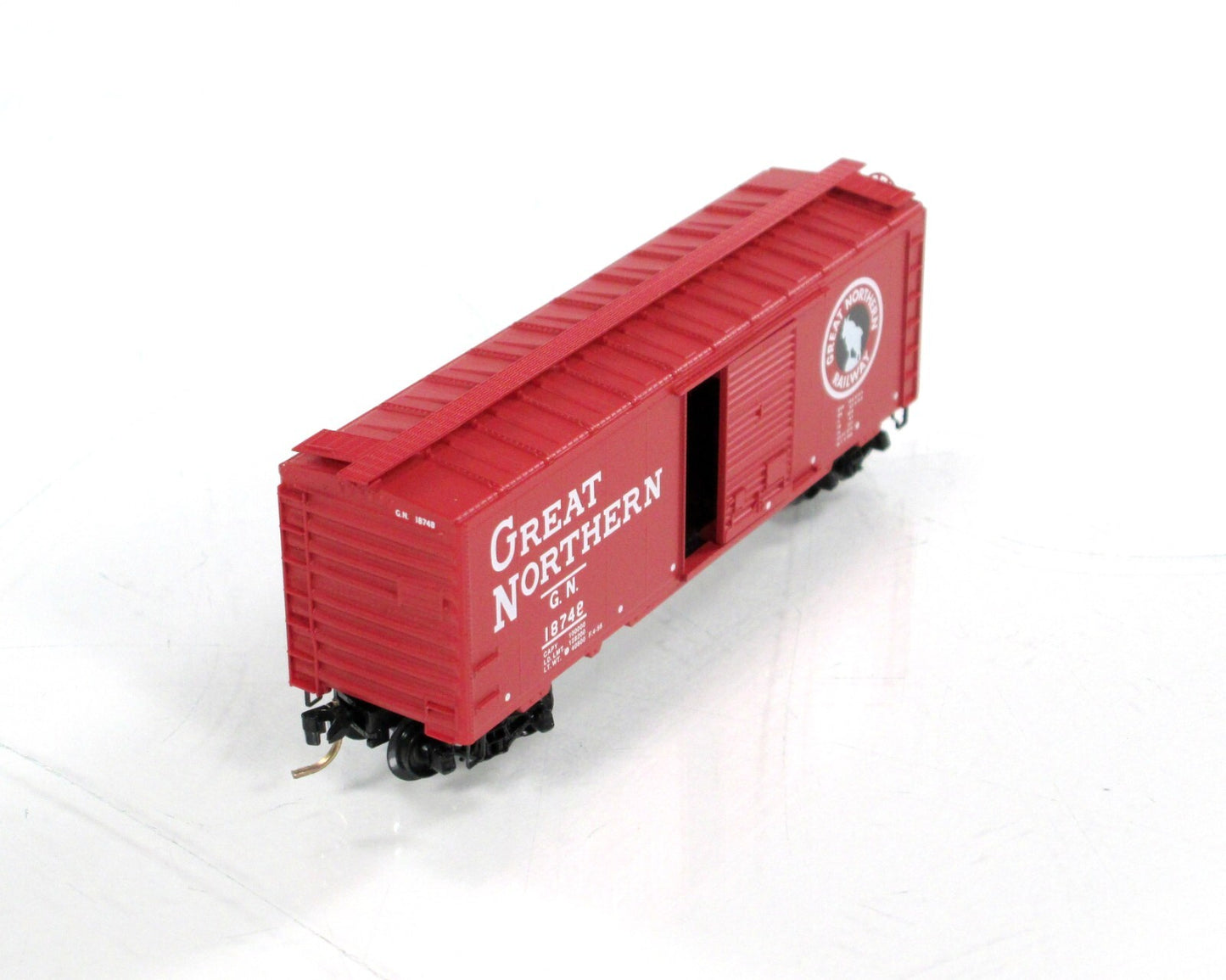 N Scale ***GREAT NORTHERN*** CIRCUS 40' Box Car, GN 18748 --- Micro Trains 20156