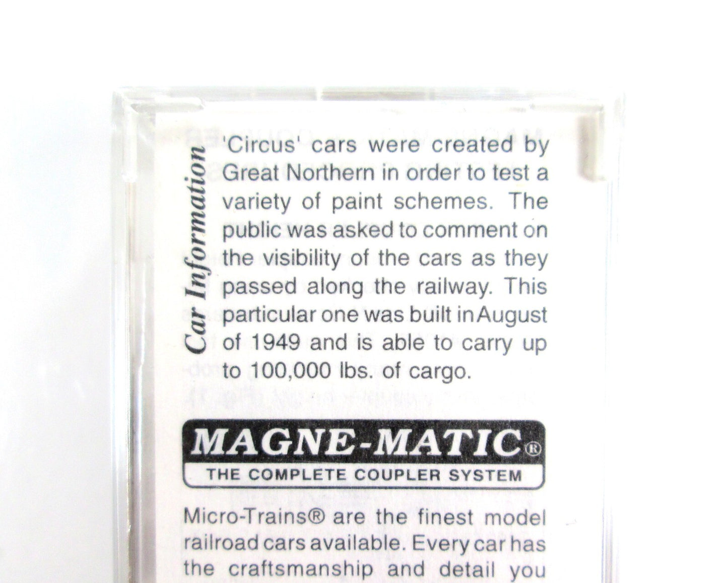 N Scale ***GREAT NORTHERN*** CIRCUS 40' Box Car, GN 18748 --- Micro Trains 20156