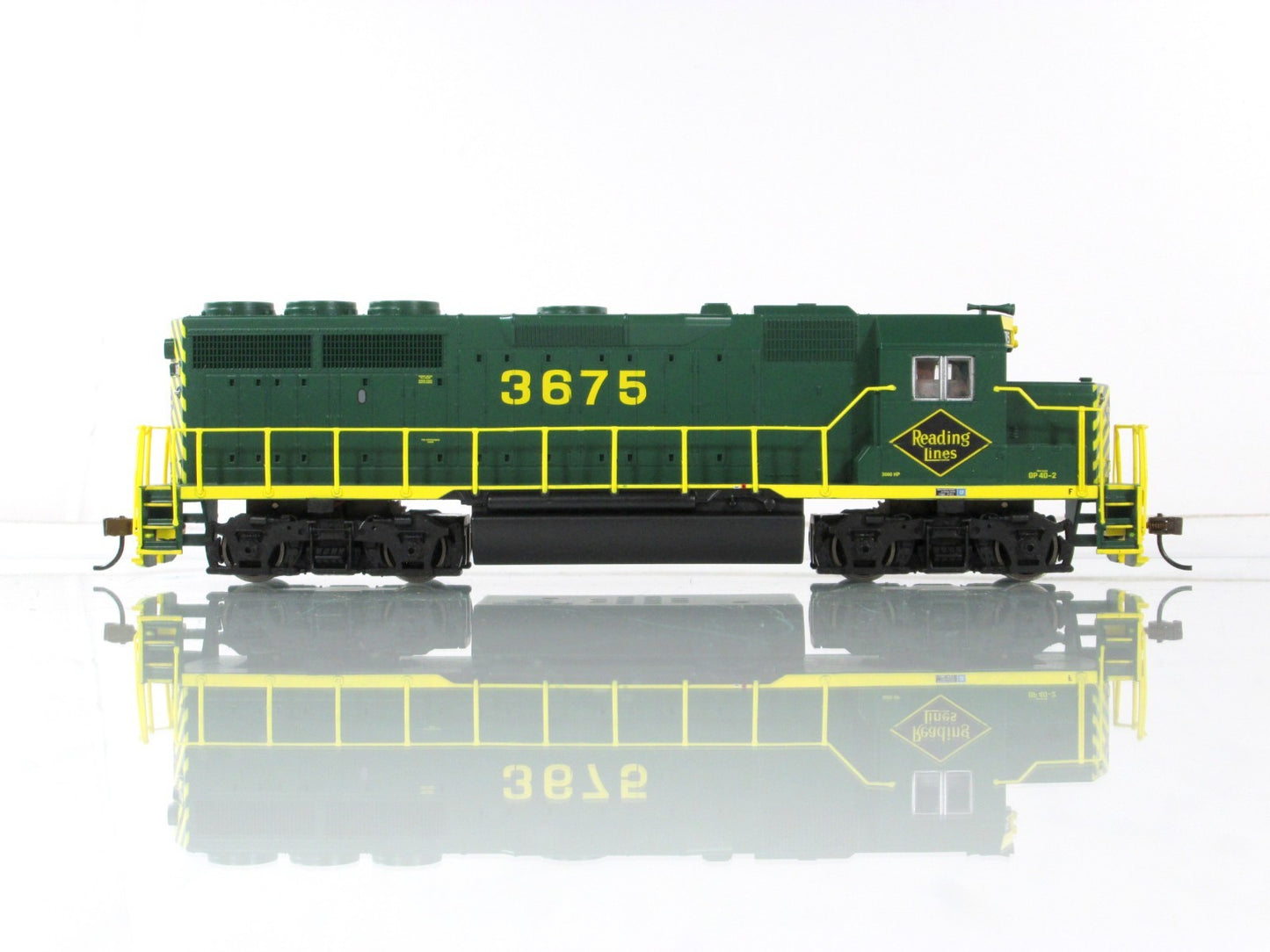 HO Scale ***READING*** EMD GP40 Locomotive, RDG 3675 - Bachmann 66310, DCC Sound