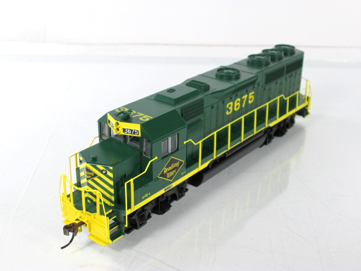 HO Scale ***READING*** EMD GP40 Locomotive, RDG 3675 - Bachmann 66310, DCC Sound