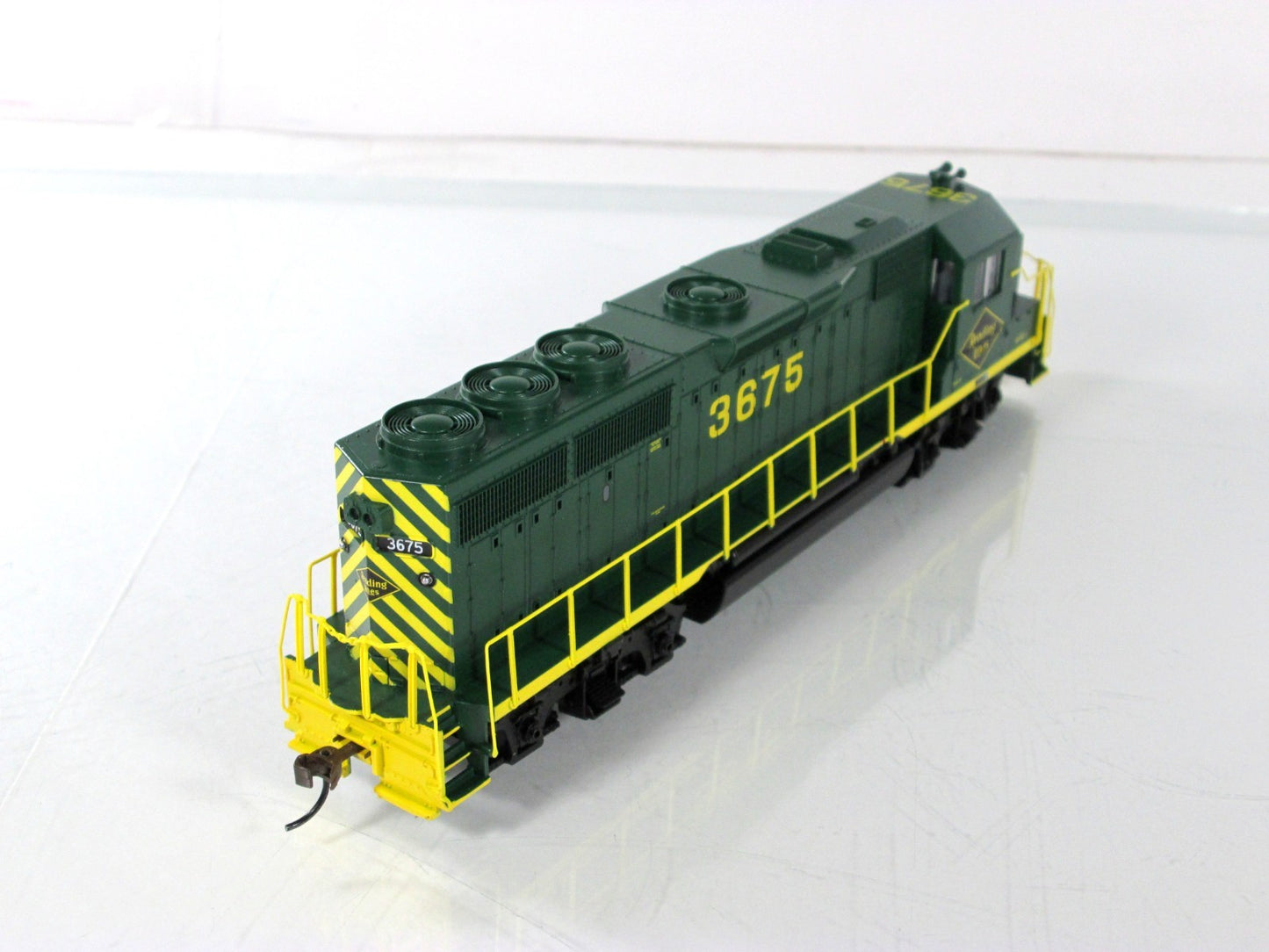 HO Scale ***READING*** EMD GP40 Locomotive, RDG 3675 - Bachmann 66310, DCC Sound