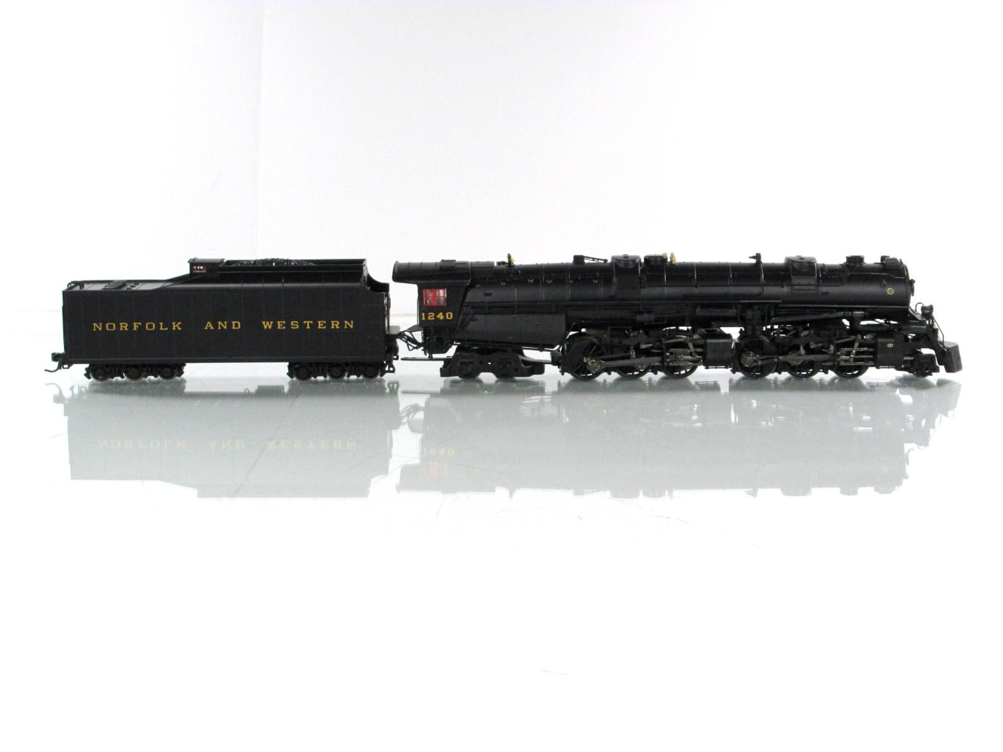 HO Scale ***NORFOLK & WESTERN*** 2-6-6-4 Class A - Broadway 5201, Sound, DCC rdy