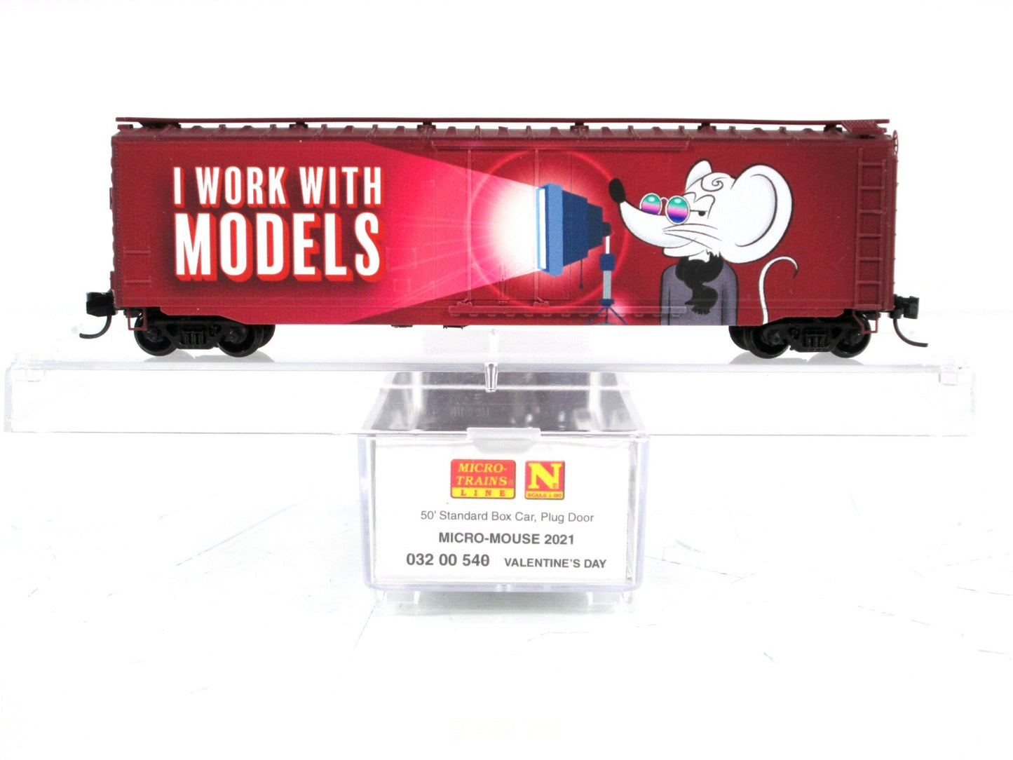N Scale *****HAPPY VALENTINE'S DAY***** 50' Box Car ------ Micro Trains 03200540