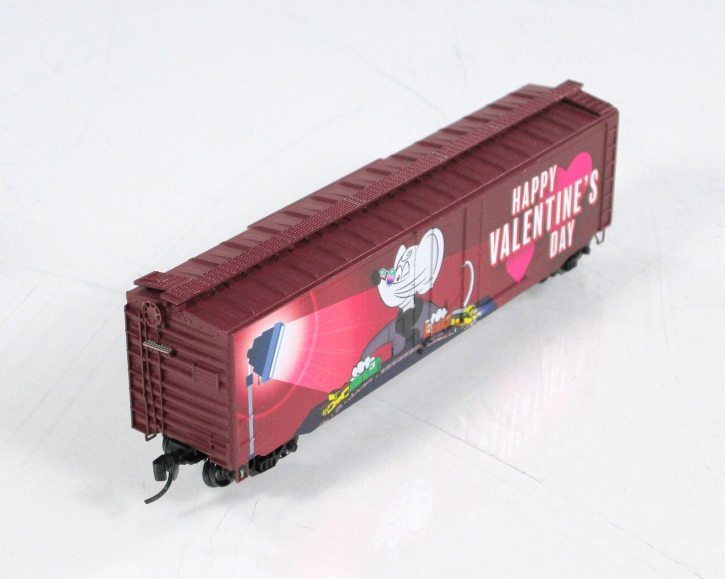 N Scale *****HAPPY VALENTINE'S DAY***** 50' Box Car ------ Micro Trains 03200540