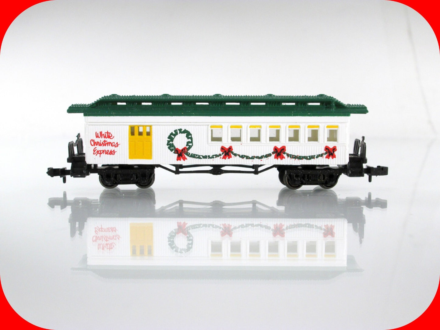 N Scale **WHITE CHRISTMAS EXPRESS** Overland Passenger Combine -- Bachmann 24016